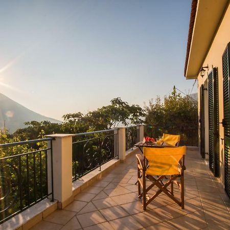 Almond Trees Cottage Divarata Exterior photo